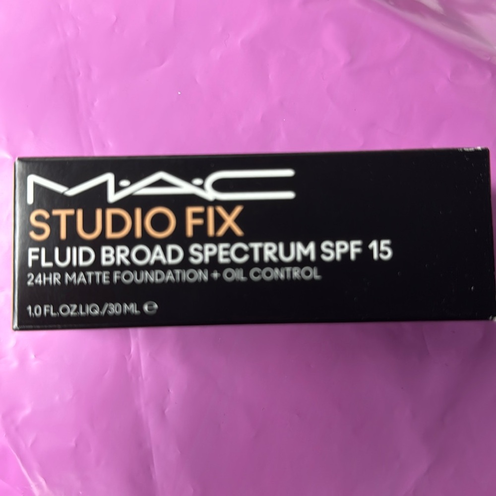 Mac Studio radiance serum powered foundation